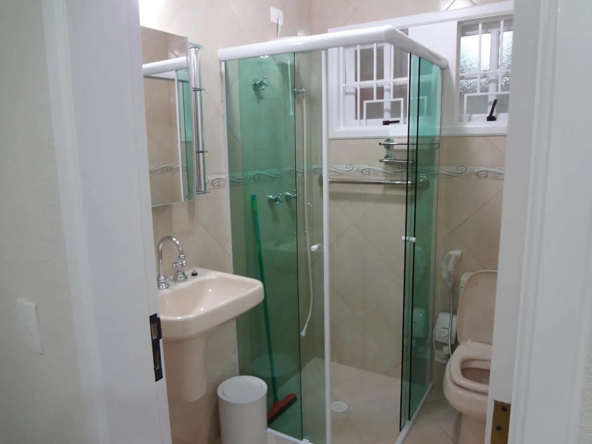 Suites Tia Stella Campos do Jordão 0*,  البرازيل