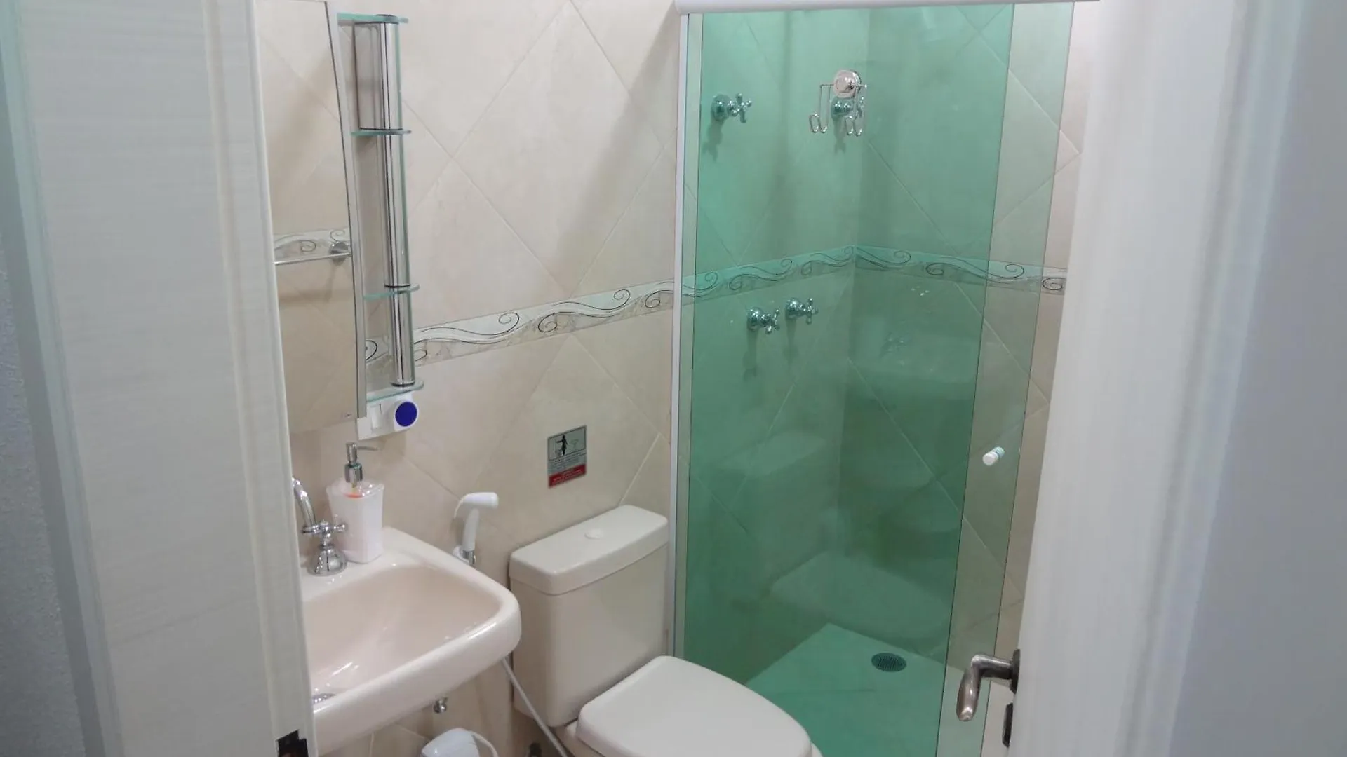 فندق مبيت وإفطار Suites Tia Stella Campos do Jordão